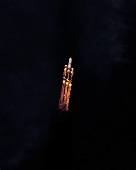 Delta IV Heavy launch : r/Earthmind