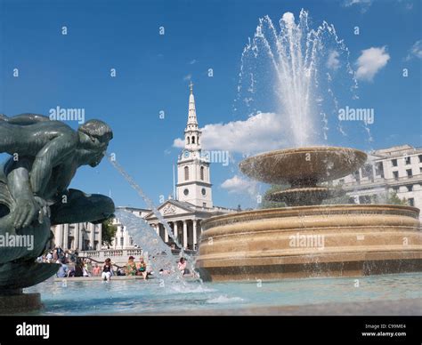 Statue and Fountains,Trafalgar Square, London,UK Stock Photo - Alamy