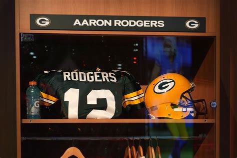 Aaron Rodgers wins 2021 NFL MVP award, earning 2nd straight & 4th overall - Acme Packing Company