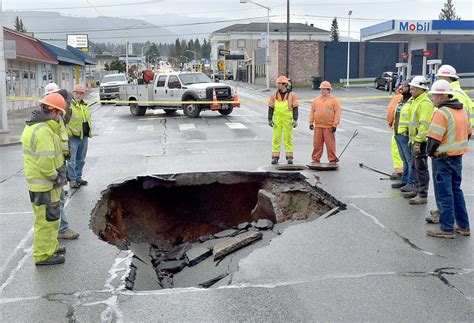 Water main break, sinkhole close Port Angeles intersection | Peninsula ...