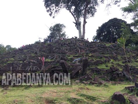 Liburan dan Mengenal Situs Megalitikum Gunung Padang - Apabedanya.com