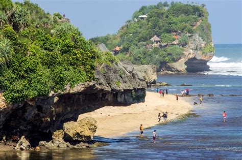 Intip Pesona Pantai Sundak Gunungkidul Yang Menggoda! - Hibur.id