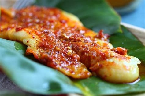 Grilled Fish with Banana Leaves (Ikan Panggang/Ikan Bakar) - Rasa Malaysia