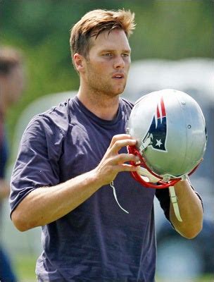 Tom Brady Long Hair / Tom Brady Seeing A Hair Transplant Guy Irishcentral Com : Tom brady is ...