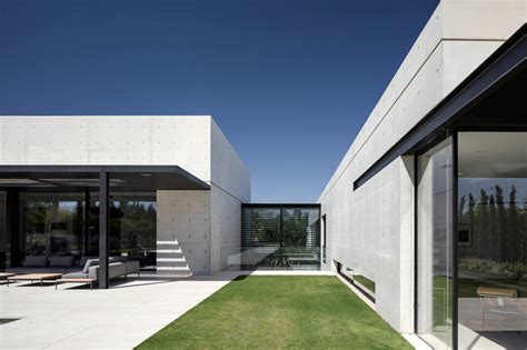 A Modern House Composed of Two Concrete Structures - Design Milk