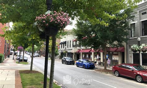 Summertime in beautiful historic downtown Huntsville - southernoutings.com