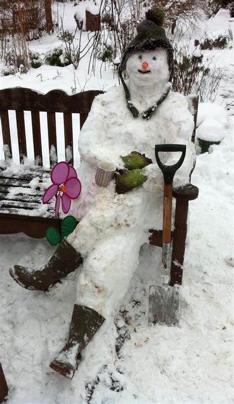 Awesome Gardener snowman! | Snow art, Snow fun, Winter fun