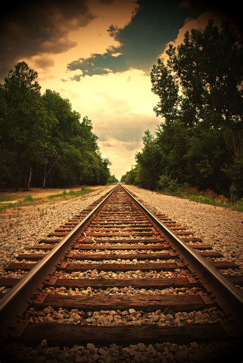 30 Most Beautiful Pictures of Railroad Tracks - EchoMon