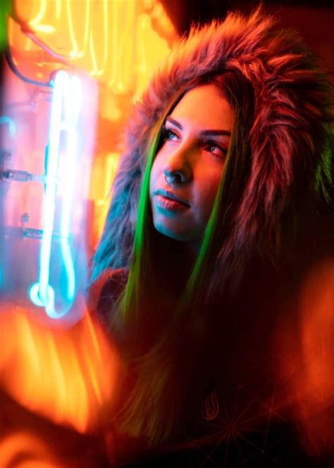 10 Tips To Leverage Neon Lights for Stellar Portraiture – Tech Zinga | Tech and Gadgets News