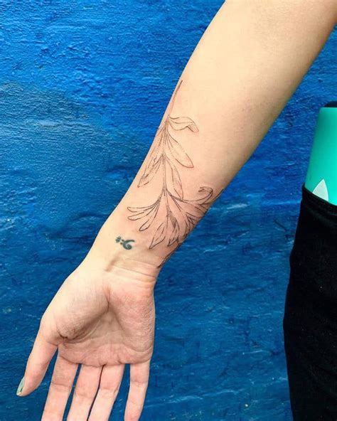 Amazing Honeysuckle Tattoo Ideas and Their Meaning