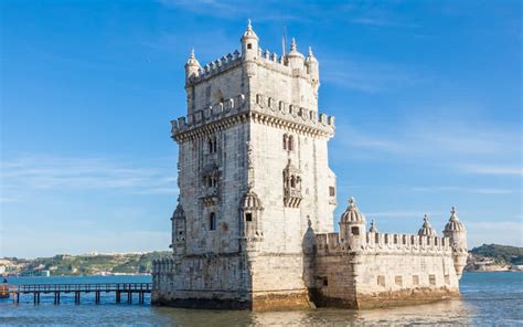 27 Best Historical & Famous Landmarks in Portugal To Explore!