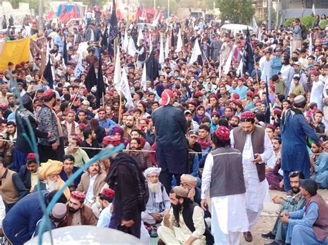 Pakistan: PTM workers protest in Karachi demanding release of MNA Ali Wazir, mutiny case lodged ...