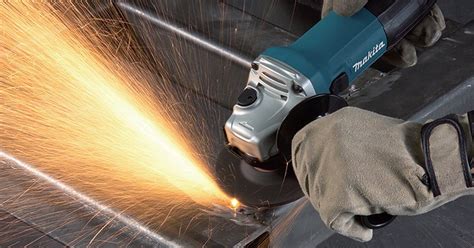 How to Use an Angle Grinder [Simple Guide] - The Precision Tools