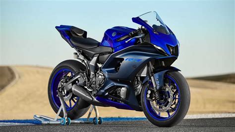 The 2021 Yamaha YZF-R7 — How it's Different (and Special)