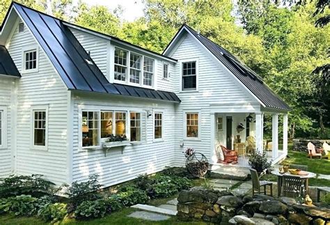 brick house with metal roof - Google ... | Cape cod house exterior, Metal roof houses, House ...