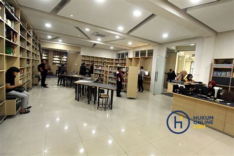 Menyambangi Perpustakaan Saleh Adiwinata, Fakultas Hukum Universitas Pasundan - hukumonline.com