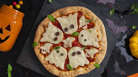 Halloween pizza: this easy recipe will go down a treat | Gardeningetc