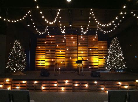 Christmas set with wood pallets | Christmas stage design, Christmas ...