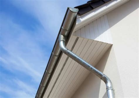 SHOULD YOU GET ROUND OR RECTANGULAR DOWNSPOUTS? - Martin's Seamless Gutters & Fencing