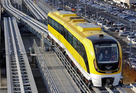 Korea's Incheon Airport Maglev, the world's fourth commercially operating maglev. | 한국, 지하철