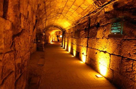 You can now experience a tour of the Western Wall Tunnels from your sofa - Israel News - The ...