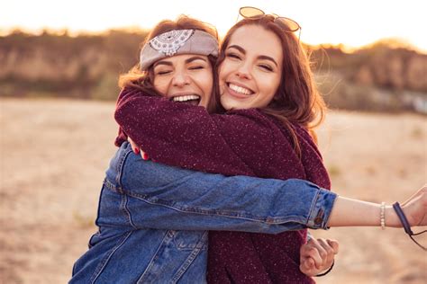 Why Hugging Makes You A Healthier (And Happier) Person