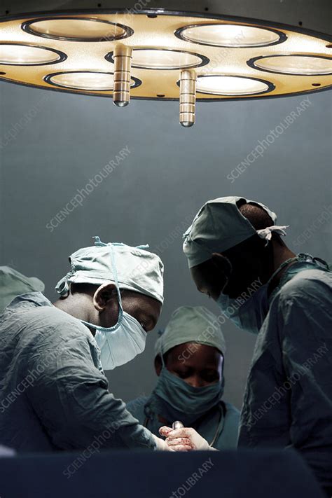 Spleen removal surgery - Stock Image - M935/0323 - Science Photo Library