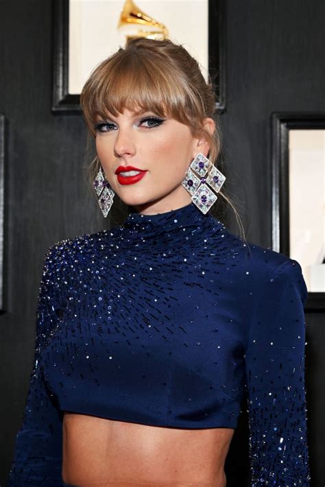 Taylor Swift – GRAMMY Awards 2023 • CelebMafia