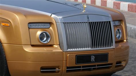 Golden Rolls Royce Phantom Drophead Coupe lands in Abu Dhabi