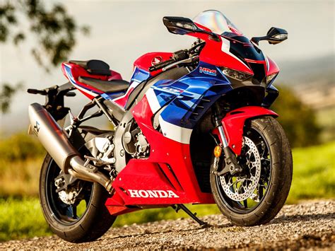 HONDA CBR1000RR-R FIREBLADE (2020 - on) Review | MCN