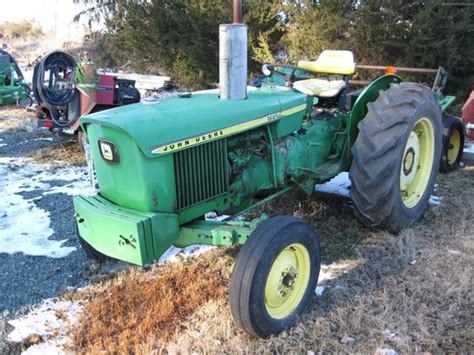 John Deere 820 Tractors - Utility (40-100hp) - John Deere MachineFinder