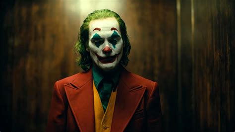 Joker Movie Review (2019) | A Psychological Masterpiece