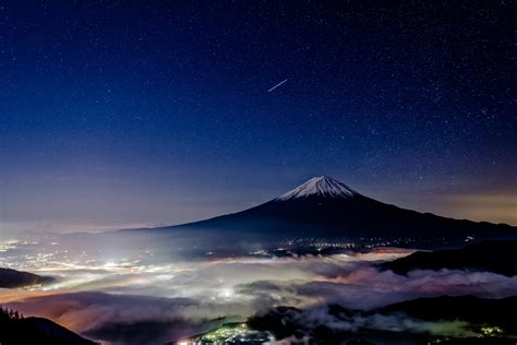 Mount Fuji at Night [3480x2563] : wallpapers