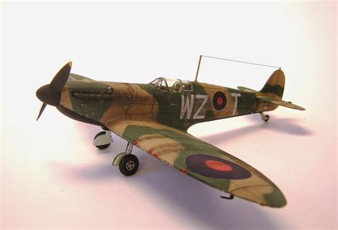 1/72 Scale Kits & Diorama: Airfix Spitfire Mk1