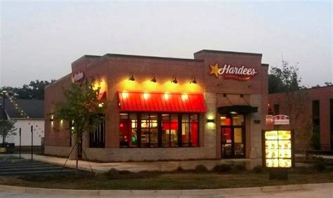 What Time Does Hardee's Stop Serving Breakfast In 2023?