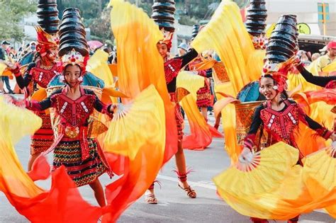 14,000 tourists flock to Baguio City for Panagbenga Festival 2023 ...