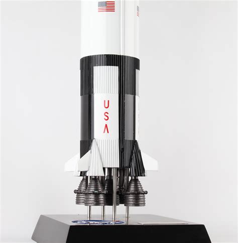 NASA - Apollo Saturn V Rocket Model - 1/100 Scale Model - Moon Rocket