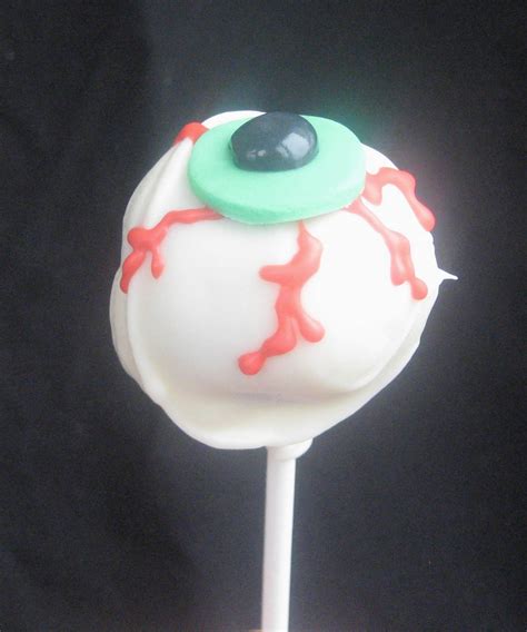 Let's Get Caking!: Creepy Eyeball Cake Pops