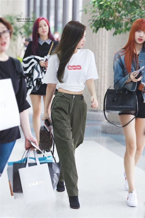 BLACKPINK's Fashion Makes An Airport Look Like A Runway - Koreaboo