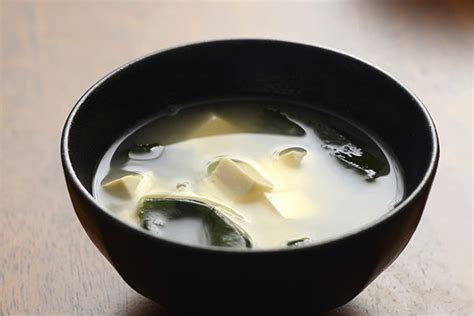 Easy Japanese Miso Soup Recipe - Hungry Huy