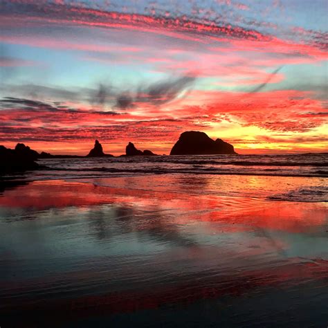 Sunset over the Pacific, New Years Eve. Short Beach, Tillamook, Oregon. [OC] [2918x2918] : r ...