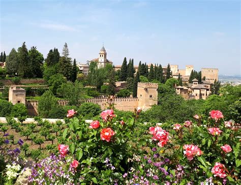 A tour of Alhambra General Life Gardens, famous Moorish gardens