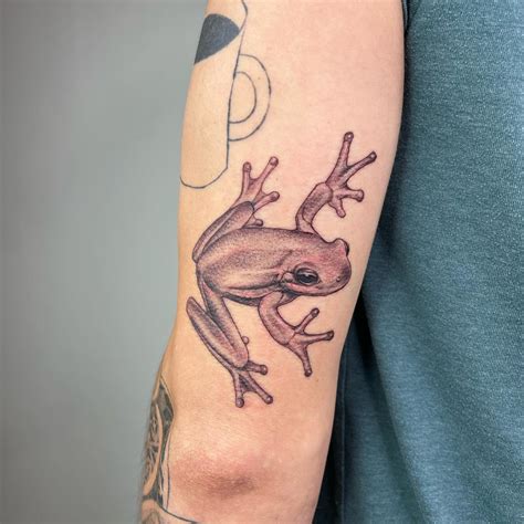 Update 78+ minimalist small frog tattoo latest - in.cdgdbentre