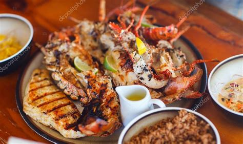 Grilled seafood platter — Stock Photo #22455375