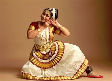 Mohiniattam Dance – History, Repertoire, Costumes & Exponents