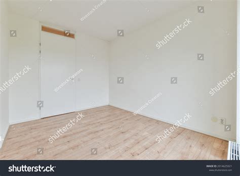 Empty Room White Walls Wooden Floor Stock Photo 2014625921 | Shutterstock