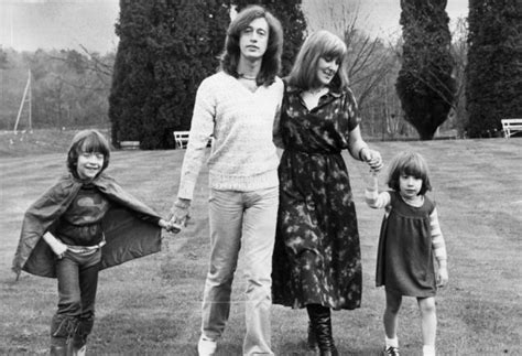 ☆robin gibb and first wife molly hullis on their wedding day 1968 – Artofit