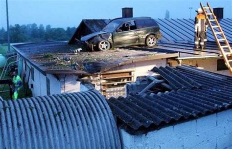 Weird Car Crashes (34 pics) - Izismile.com