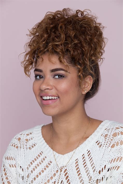 Pineapple Method: How to Create this Look on Curly Hair