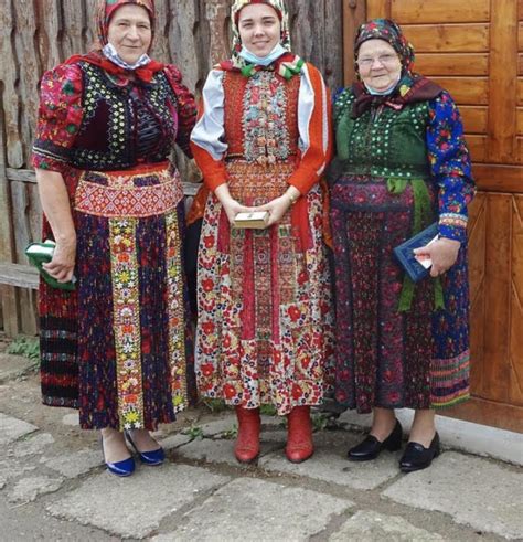 Traditional Hungarian Dress - Hungarian Living